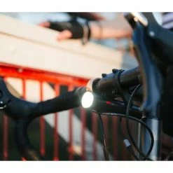 Feu Vélo Avant 700 Lumens PWR ROAD Avec Batterie Externe Knog 8 Feu Vélo Avant 700 Lumens PWR ROAD Avec Batterie Externe Knog -Éclairages Vélo Soldes feu velo avant 700 lumens pwr road avec batterie externe knog full 3