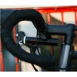 Feu Vélo Avant 700 Lumens PWR ROAD Avec Batterie Externe Knog 9 Feu Vélo Avant 700 Lumens PWR ROAD Avec Batterie Externe Knog -Éclairages Vélo Soldes feu velo avant 700 lumens pwr road avec batterie externe knog full 4