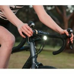 Feu Vélo Avant 700 Lumens PWR ROAD Avec Batterie Externe Knog 10 Feu Vélo Avant 700 Lumens PWR ROAD Avec Batterie Externe Knog -Éclairages Vélo Soldes feu velo avant 700 lumens pwr road avec batterie externe knog full 5