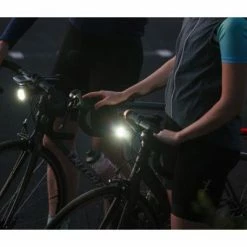 Feu Vélo Avant 700 Lumens PWR ROAD Avec Batterie Externe Knog 11 Feu Vélo Avant 700 Lumens PWR ROAD Avec Batterie Externe Knog -Éclairages Vélo Soldes feu velo avant 700 lumens pwr road avec batterie externe knog full 6