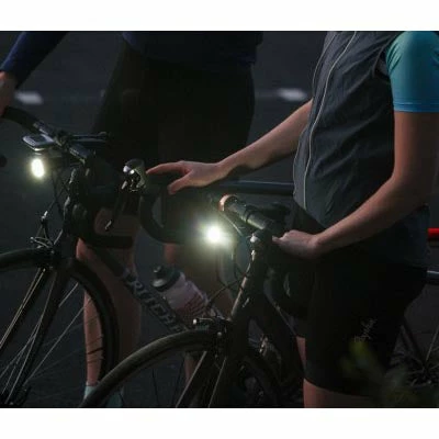 Feu Vélo Avant 700 Lumens PWR ROAD Avec Batterie Externe Knog 6 Feu Vélo Avant 700 Lumens PWR ROAD Avec Batterie Externe Knog – Image 6